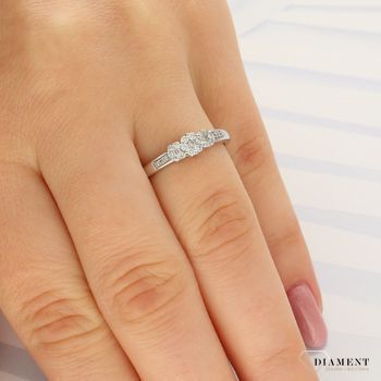 Pierścionek złoty DIAMENT białe złoto, diamenty, trzy kwiatki 0660027156 HSI.jpg